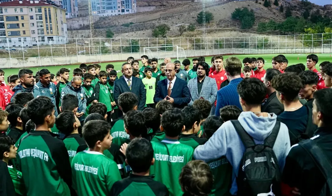 İlhan Geçit, U-11’den U-19’a farklı yaş kategorilerindeki futbolcularla bir araya