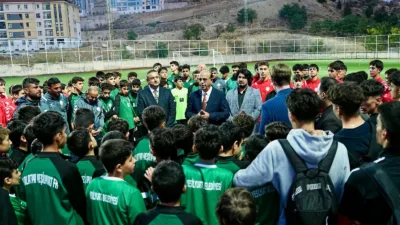 İlhan Geçit, U-11’den U-19’a farklı yaş kategorilerindeki futbolcularla bir araya