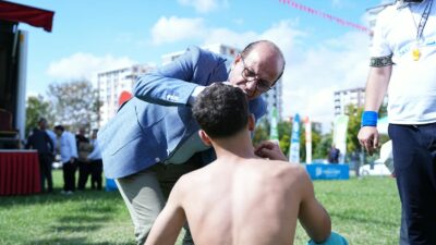 Turgut Özal Karakucak Güreşleri’nde sakatlanan iki minik sporcuya ilk müdahaleyi