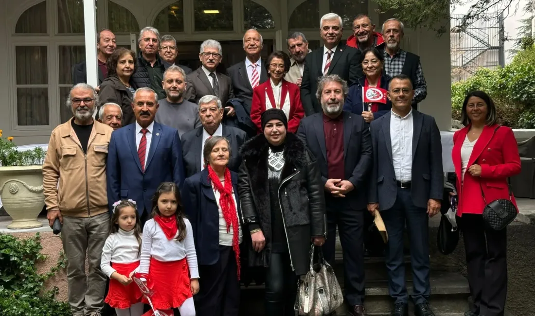 Ankara Darendeliler Derneği heyeti, Özden Toker’e İsmet İnönü ve Kamil