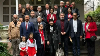 Ankara Darendeliler Derneği heyeti, Özden Toker’e İsmet İnönü ve Kamil