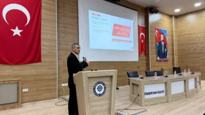 Seminerde Osmanlı Türkçesinin kültürel miras açısından önemi anlatılırken kurs açılması