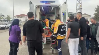 Doğanşehir’de hastane önünde meydana gelen kazada kimliği belirlenemeyen yaya yaralandı.