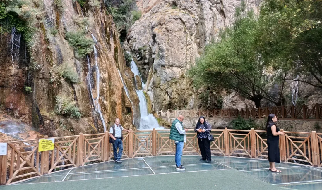 Darende’deki şelale, yaz sezonunun ardından tur kafilelerini ve turistleri ağırlamayı