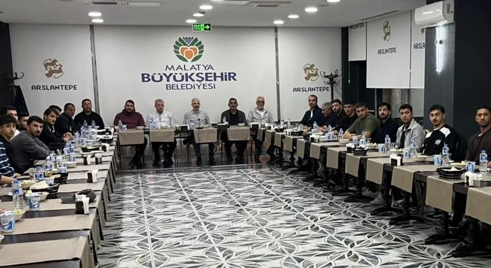 Olağanüstü kongrede başkan seçilen Özbey, kulübün 2026-2027 sezonu hazırlıklarını başlattı.