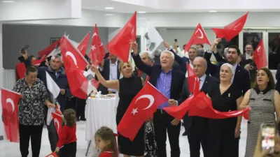 Hekimhan Belediyesi’nin düzenlediği baloda davetliler, marşlar ve türküler eşliğinde Cumhuriyet
