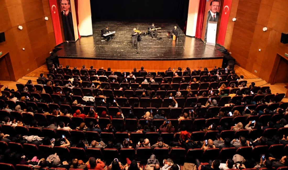 Malatya Kongre ve Kültür Merkezi’ndeki konserde keman performansıyla dinleyicilerden yoğun