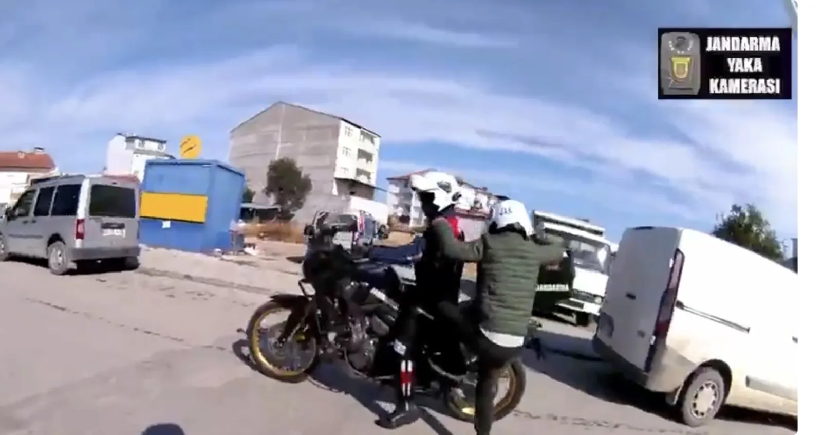 Battalgazi’de kimlik kartını aracında unutan aday, jandarmanın yardımıyla sınava zamanında
