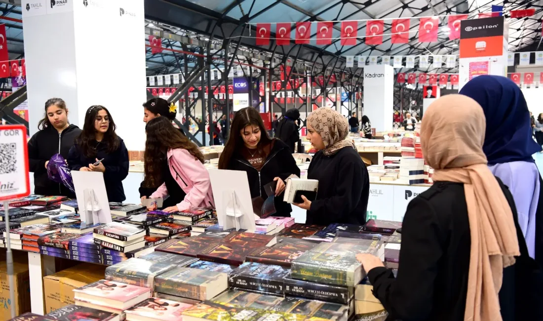 Başkan Sami Er, 12. Malatya Kitap Fuarı’nın beşinci gününde ziyaretçi