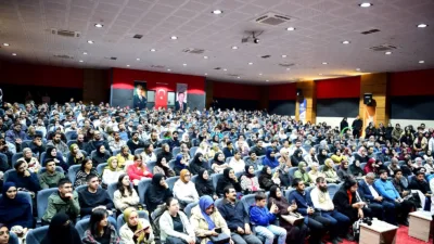 12. Malatya Kitap Fuarı’ndaki imza günü ve söyleşide uzun kuyruklar