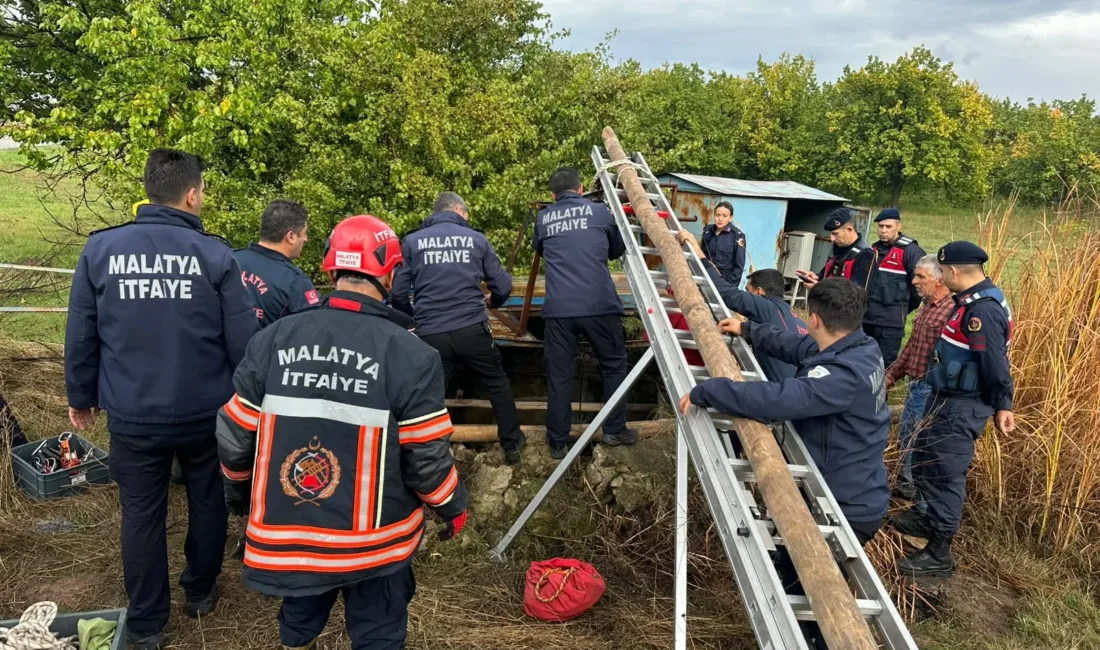 Akçadağ’da kuyuya düşen 21 yaşındaki genç kız, itfaiyenin 30 dakikalık