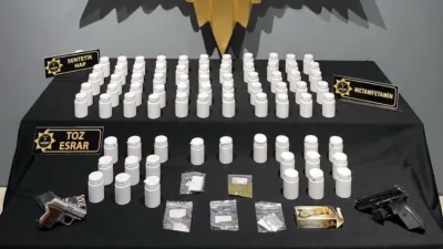Operasyonda 2 ruhsatsız tabanca ve 64 fişek ele geçirilirken 2
