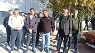 Esnaf ve taşeronlar, piyasada 200-250 milyon liralık çek bulunduğunu iddia