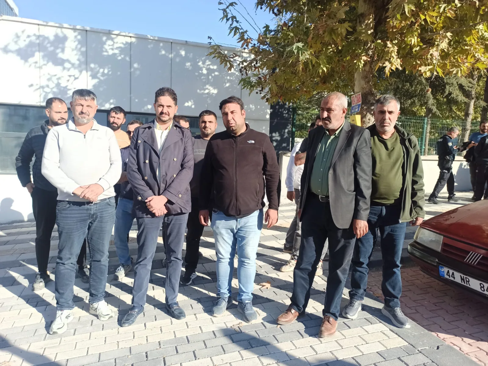 Esnaf ve taşeronlar, piyasada 200-250 milyon liralık çek bulunduğunu iddia