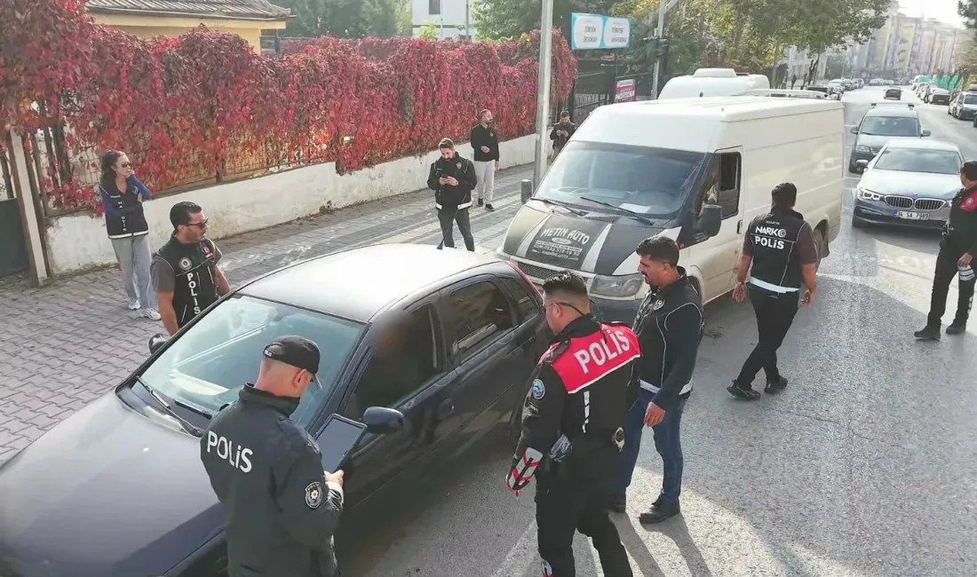 Yeşilyurt ve Battalgazi’deki denetimlere 20 ekip ile 54 polis katıldı.