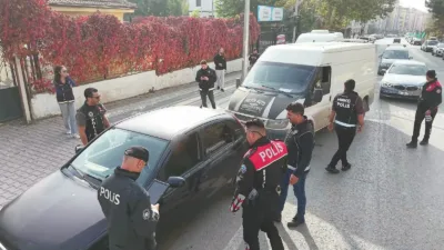 Yeşilyurt ve Battalgazi’deki denetimlere 20 ekip ile 54 polis katıldı.