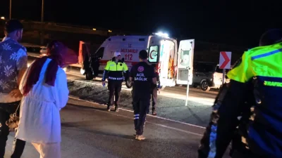 Kuzey Çevre Yolu’ndaki kazada yaralılar, ihbar üzerine olay yerine gelen