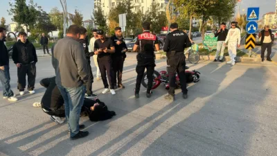 Çilesiz Mahallesi’nde meydana gelen kazada yaralanan motosiklet sürücüsü hastaneye kaldırıldı.