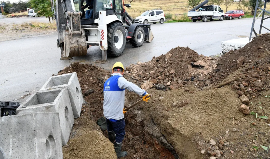 MASKİ ekipleri, Battalgazi Buhara Bulvarı’nda yağmur suyunun tahliyesi için çalışma