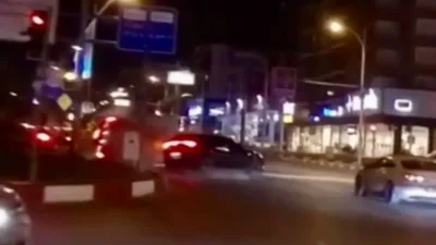 Hava Lojmanları Kavşağı’ndaki kazada iki kişi yaralandı; görüntüler kask kamerasına
