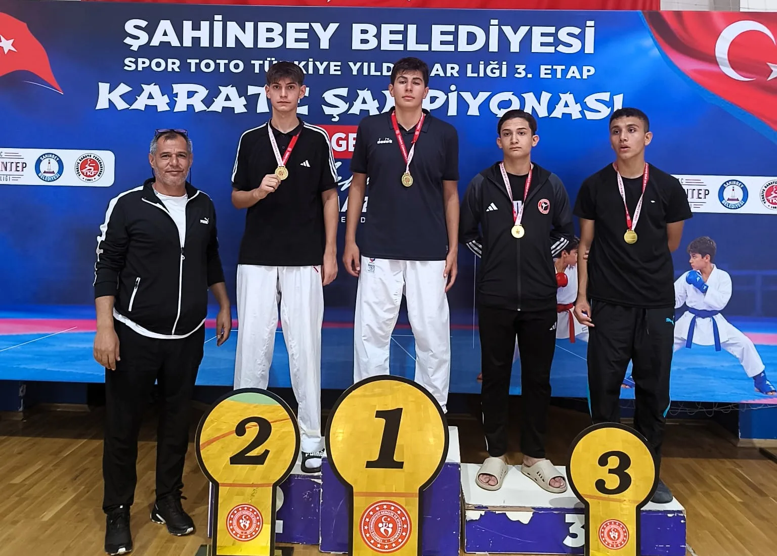 Gaziantep'te 24 ilin katıldığı müsabakalarda yarışan Çelik, +76 kilogram kategorisinde