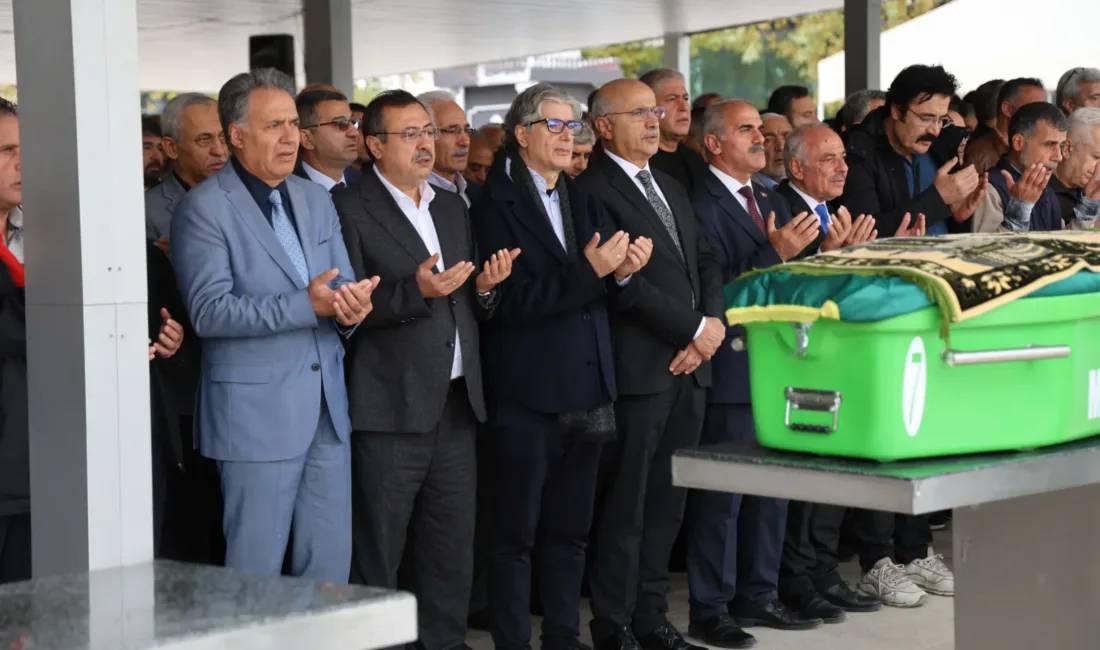 72 yaşındaki Burhan Özdemir, Malatya Şehir Mezarlığı’ndaki törenin ardından defnedildi.