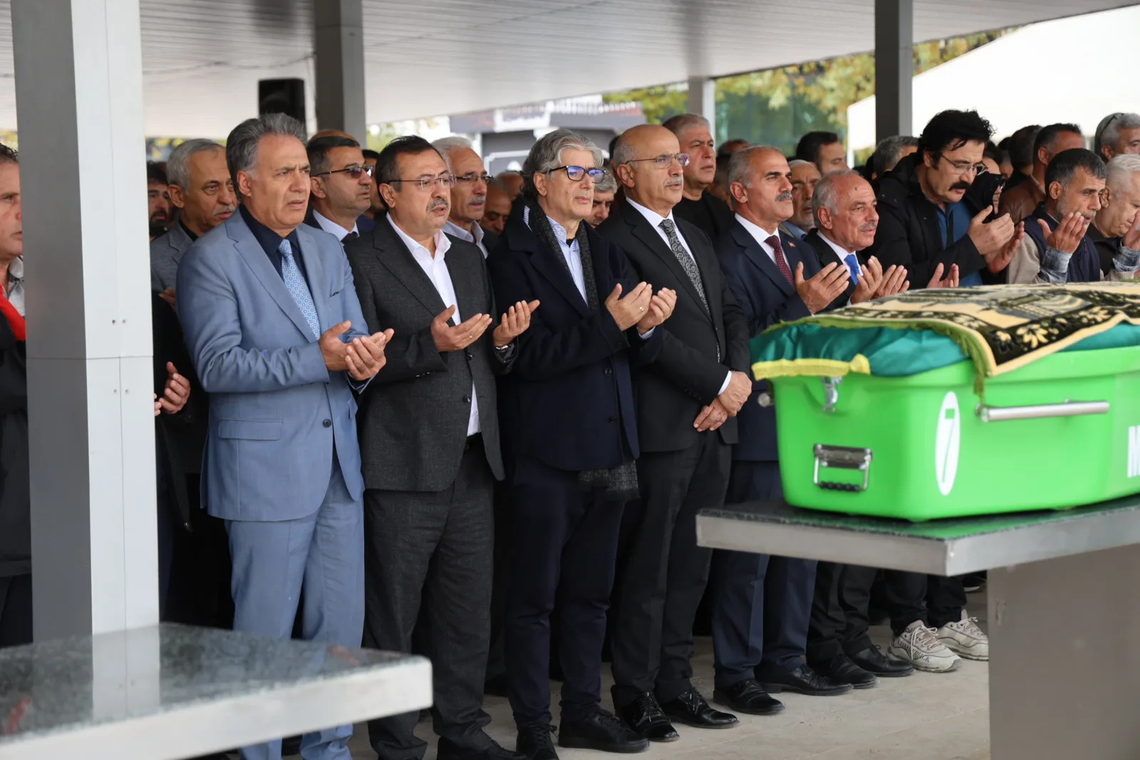 72 yaşındaki Burhan Özdemir, Malatya Şehir Mezarlığı’ndaki törenin ardından defnedildi.