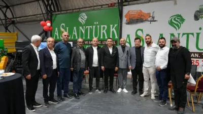 MTSO Başkanı Sadıkoğlu, fuarda firmaların ürün ve çalışmalarını inceleyerek oda