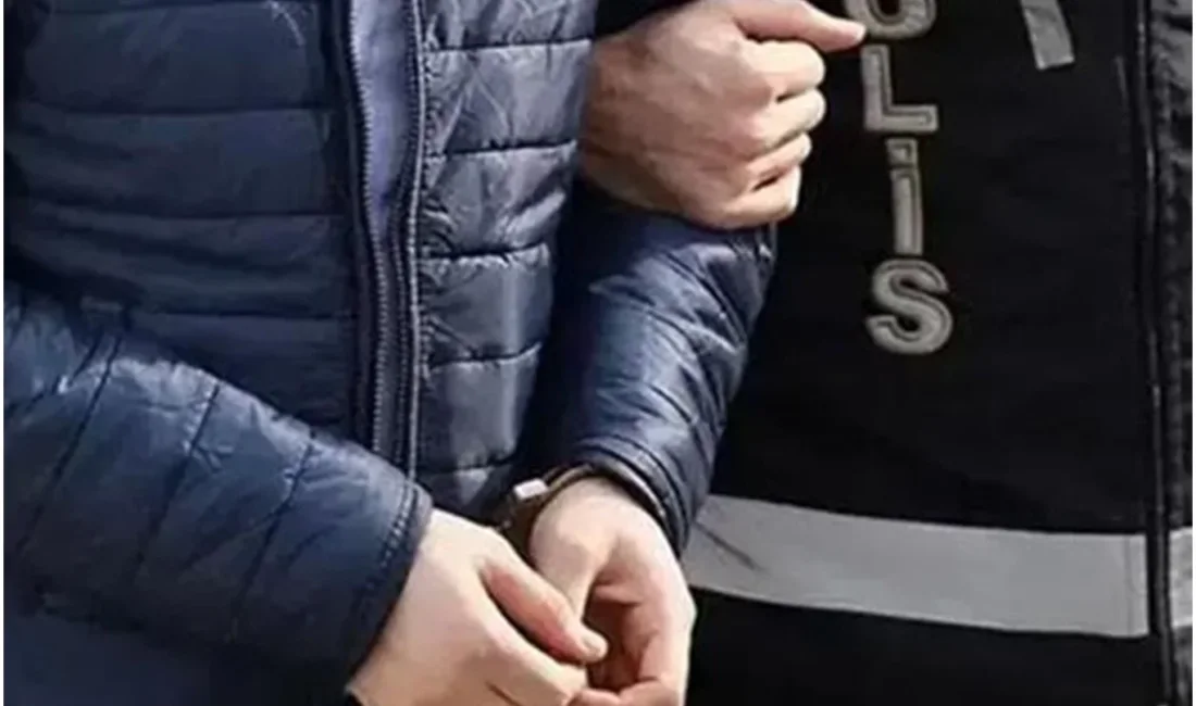 Ankara merkezli 5 ilde düzenlenen operasyonda gözaltına alınan 8 şüpheliden