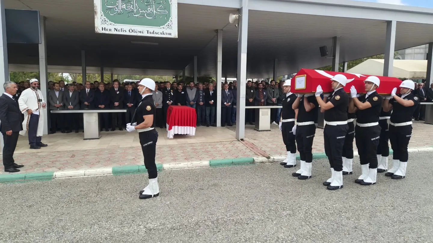 Orhan Gazi Yetiş’in cenazesi, cuma namazının ardından Malatya Şehir Mezarlığı’nda