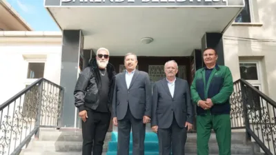 Sanatçı Tarık Mengüç, Günpınar Şelalesi’ni ziyaret edip Belediye Başkanı Alican