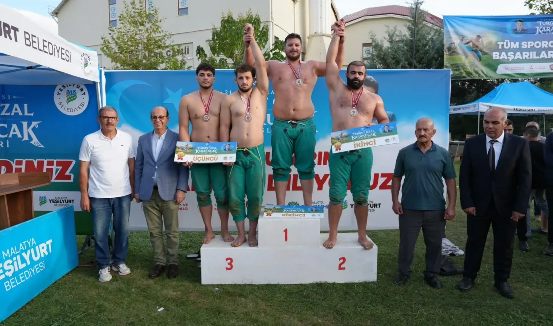 Malatya’daki güreşlerde finalde Muhammed Enes Bandırma’yı mağlup eden Anıl Berkay