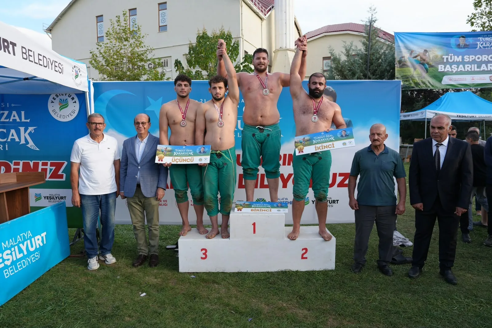 Malatya’daki güreşlerde finalde Muhammed Enes Bandırma’yı mağlup eden Anıl Berkay
