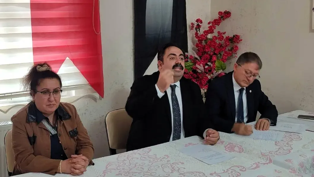 Kongreler sonucunda 11 ilçede yeni ilçe başkanları ve yönetimleri belirlendi.