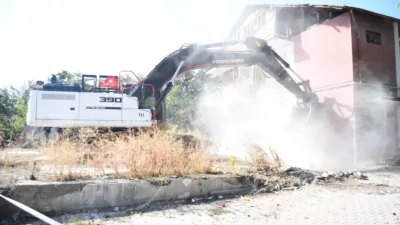 Kiltepe Mahallesi’ndeki yapının teknik incelemelerde riskli olduğu belirlendi.