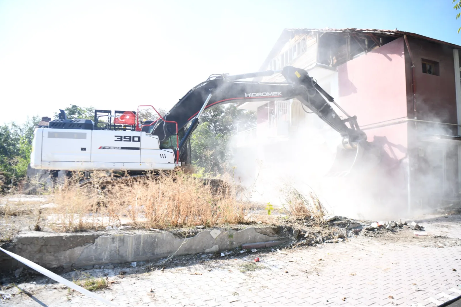 Kiltepe Mahallesi’ndeki yapının teknik incelemelerde riskli olduğu belirlendi.