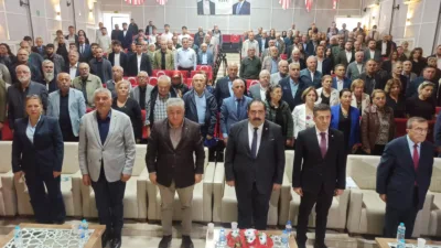 Barış Yıldız, kongrede partinin kuruluş sürecini anlatarak demokrasi ve bağımsızlık