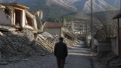 AFAD, Saimbeyli’deki depremin 7 kilometre derinlikte meydana geldiğini açıkladı.