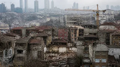 Maltepe’de iki kişinin hayatını kaybettiği bina çökmesi, İstanbul’daki riskli yapıları