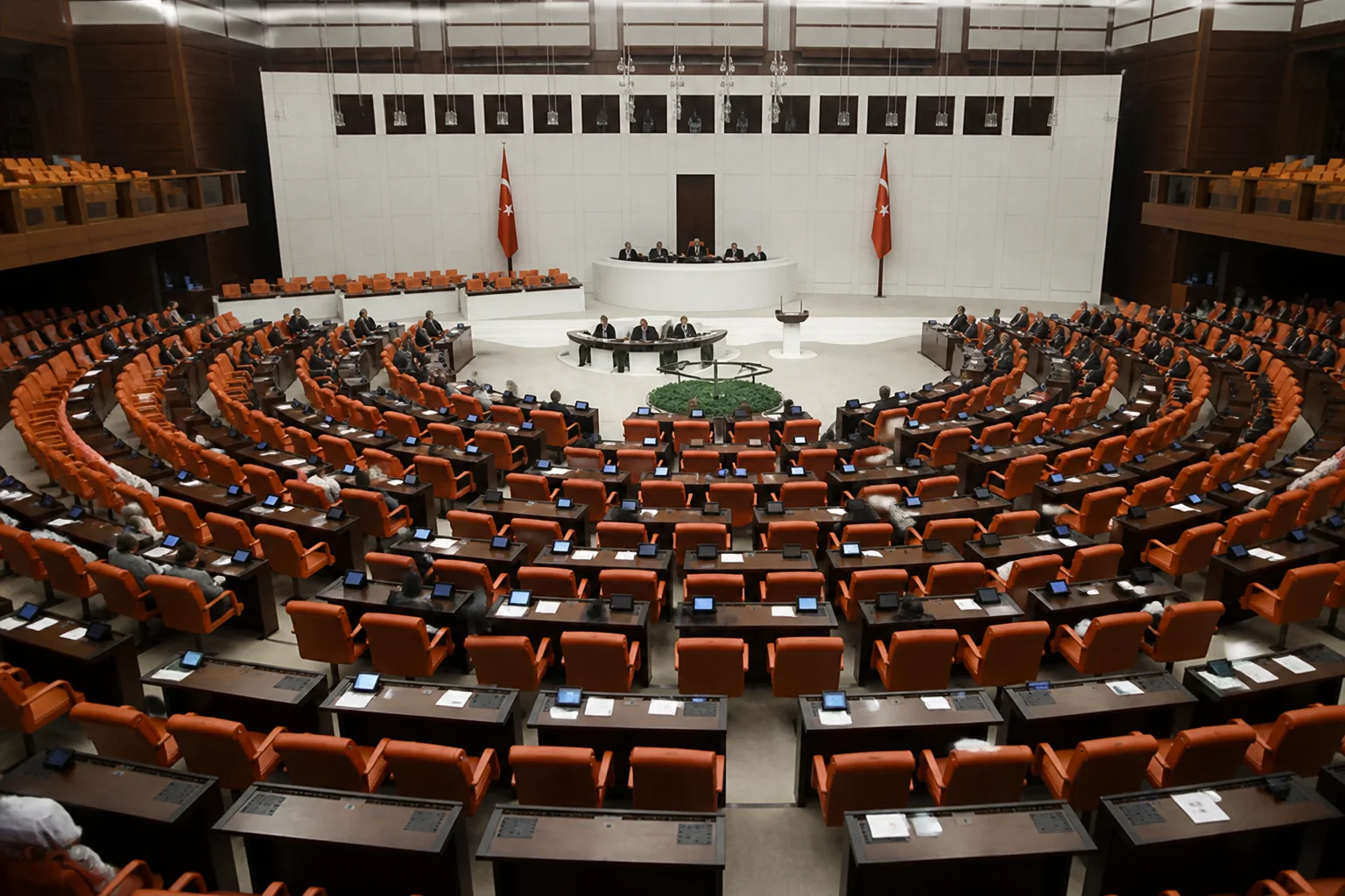 Genel Kurulda beş muhalefet partisinin sanayi, emeklilik, eğitim, memuriyet ve